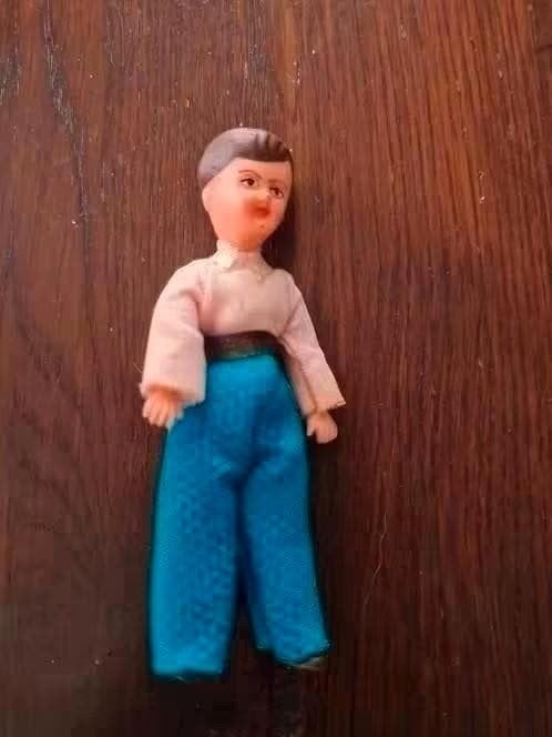 Ari popje 11 cm man, Verzamelen, Poppenhuizen en Toebehoren, Ophalen of Verzenden