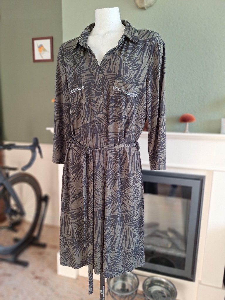 Lola en Liza groene zwarte blouse look jurk 44, Kleding | Dames, Verzenden, Maat 42/44 (L), Zo goed als nieuw, Knielengte