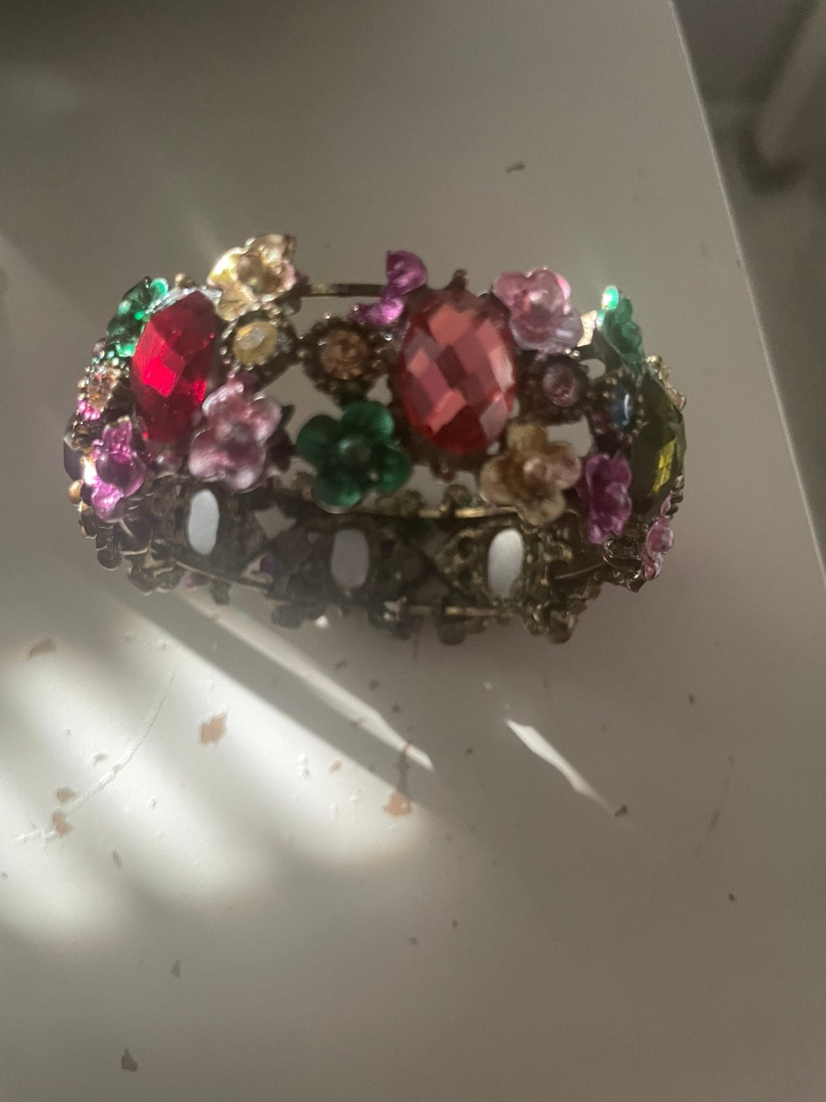 Mooie armband bezet met stenen kan open., Ophalen of Verzenden, Zo goed als nieuw, Overige materialen