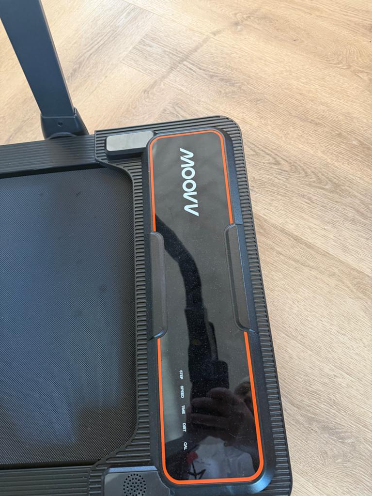 MOOVV Loopband - Compact en Opvouwbaar, Sport en Fitness, Fitnessapparatuur, Zo goed als nieuw, Loopband, Benen, Metaal, Ophalen of Verzenden