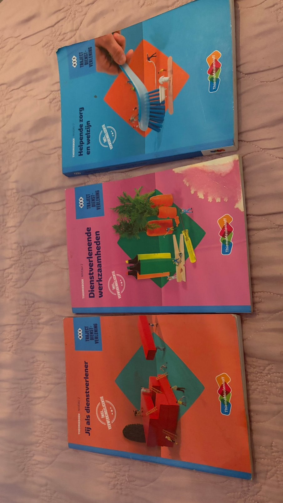 Helpende zorg en welzijn niveau 2, Ophalen, Zo goed als nieuw, Overige niveaus