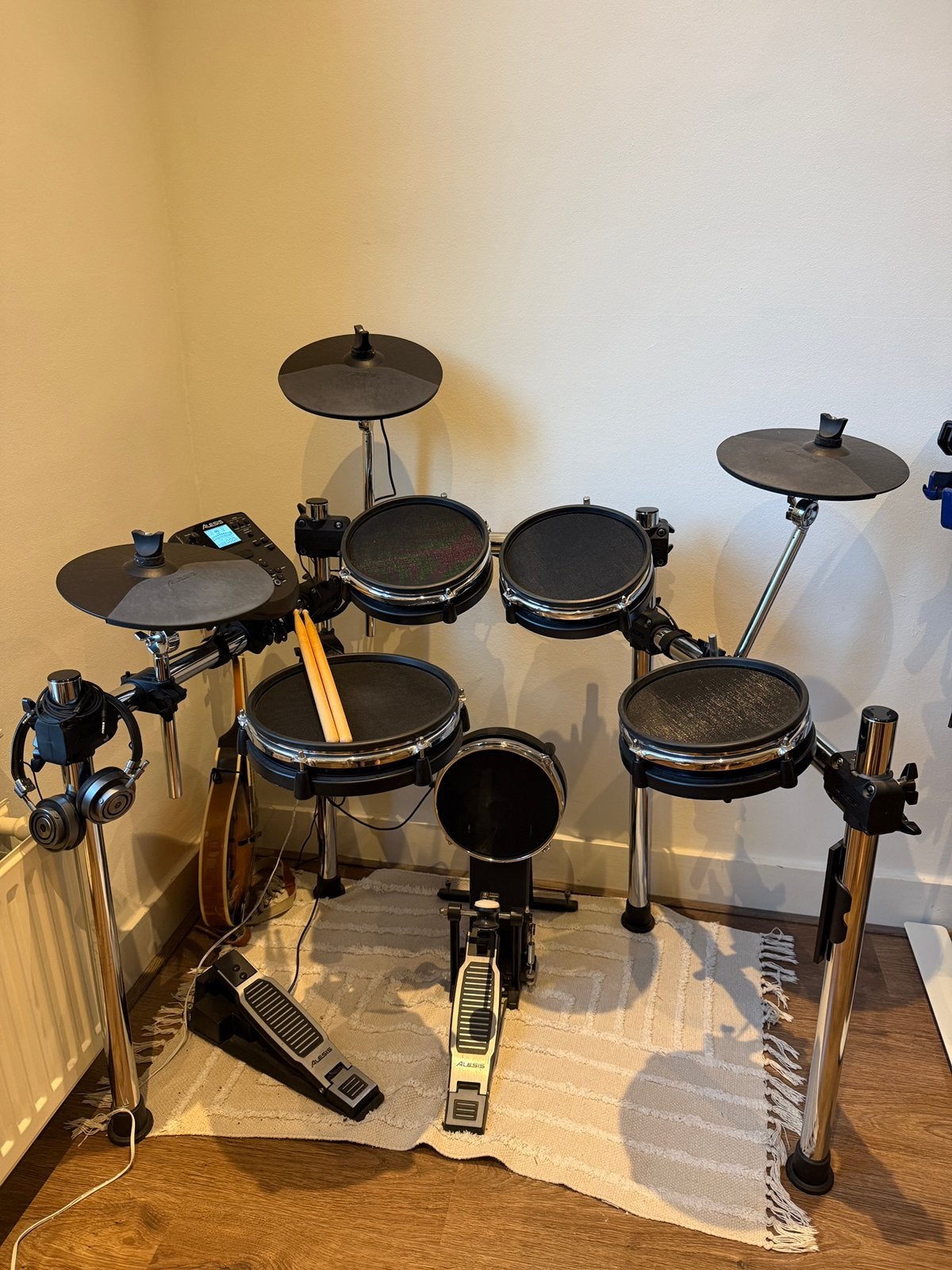 Alesis Surge Mesh elektronisch drumstel + kruk + kickpedaal, Muziek en Instrumenten, Ophalen, Zo goed als nieuw, Overige merken