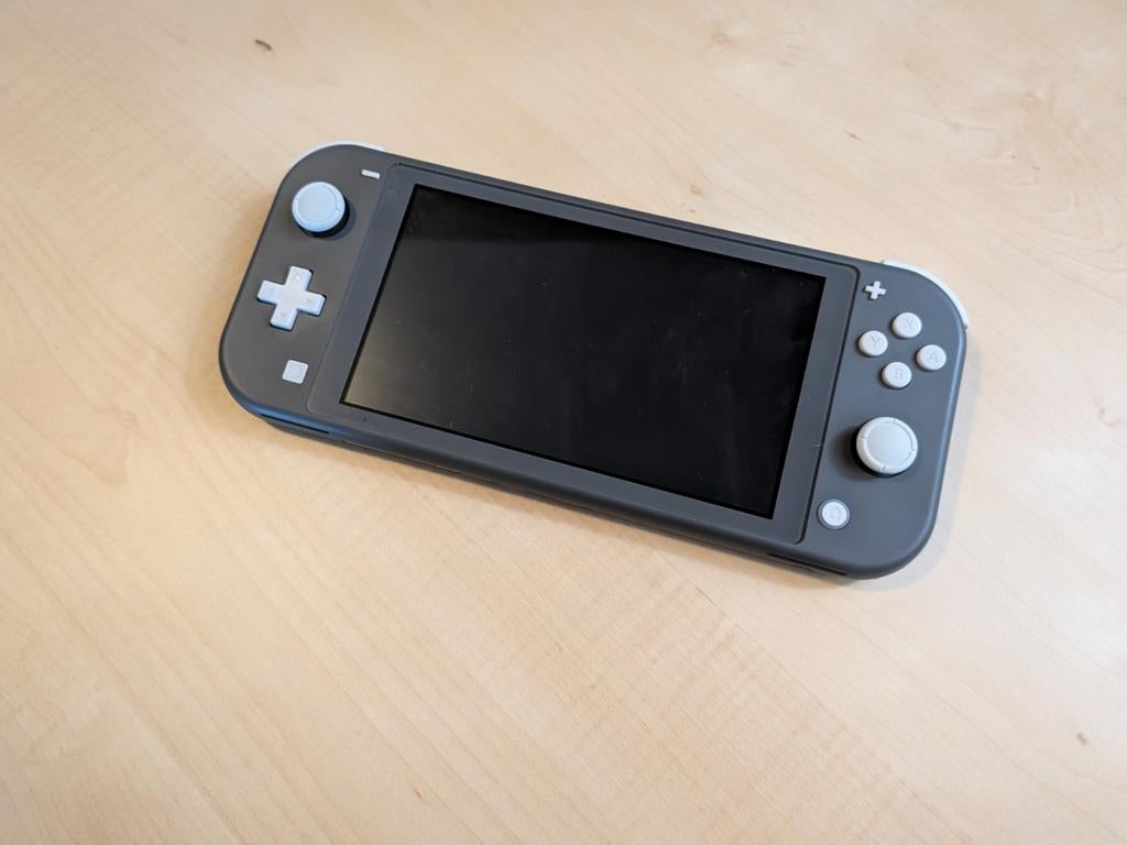 Nieuwstaat Nintendo Switch Lite grijs + 128 gb SD kaart, Spelcomputers en Games, Spelcomputers | Nintendo Switch Lite, Ophalen of Verzenden