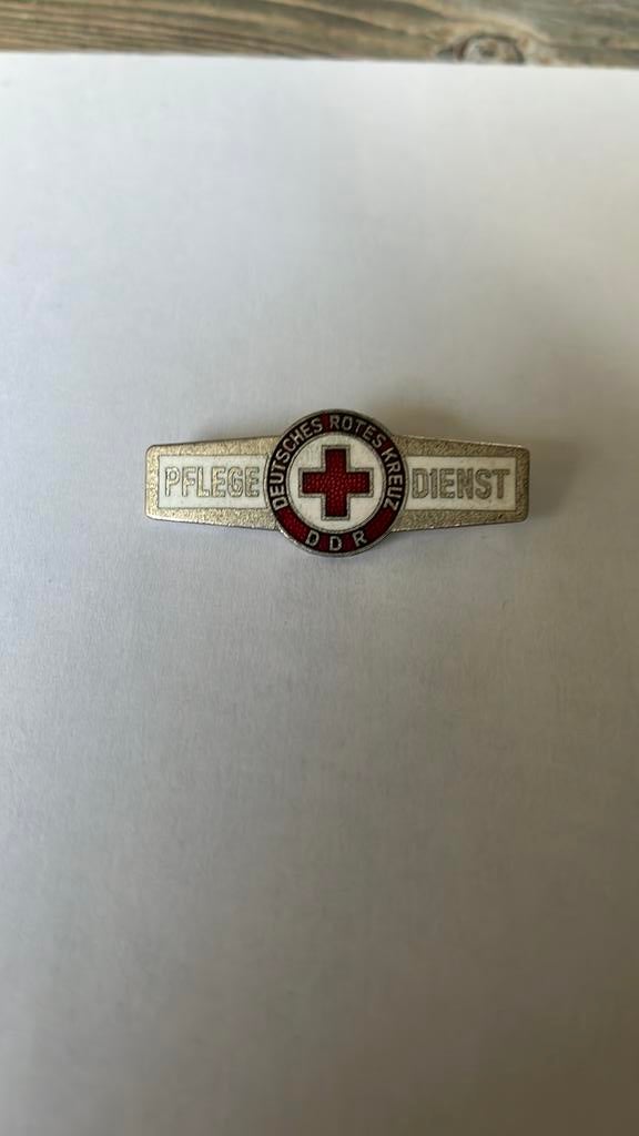 DDR speldje Pflege dienst, Verzamelen, Speldjes, Pins en Buttons, Ophalen of Verzenden, Zo goed als nieuw, Overige onderwerpen