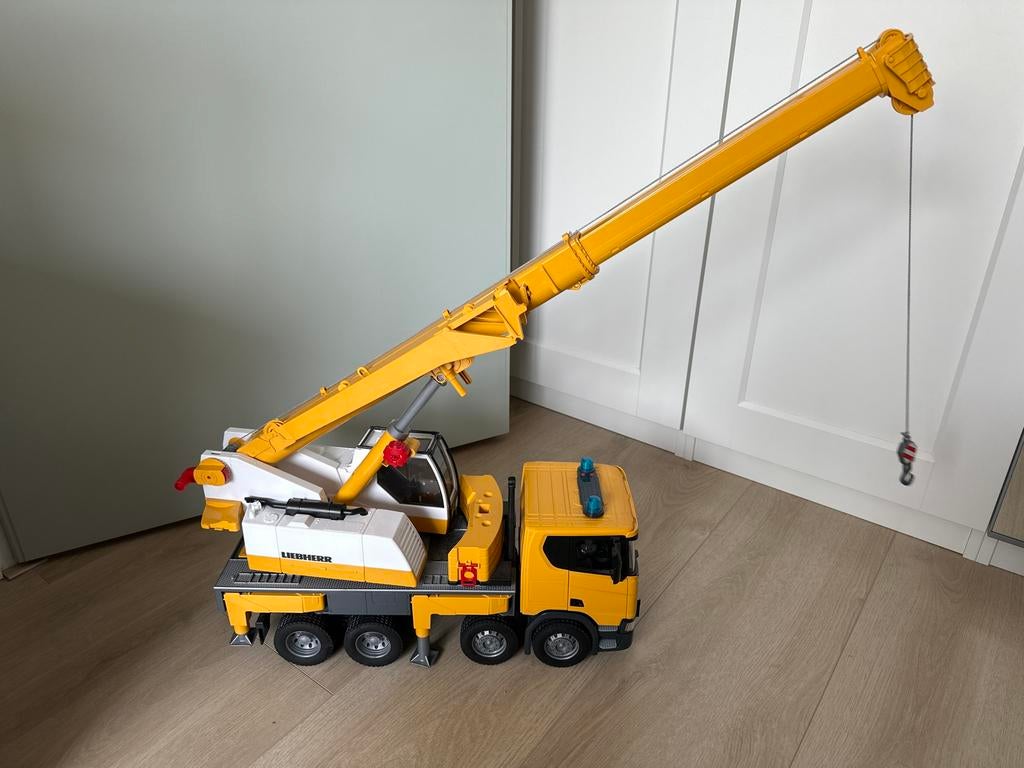 Bruder Liebherr Hijskraan - Zo goed als nieuw!, Kinderen en Baby's, Speelgoed | Speelgoedvoertuigen, Ophalen of Verzenden, Zo goed als nieuw