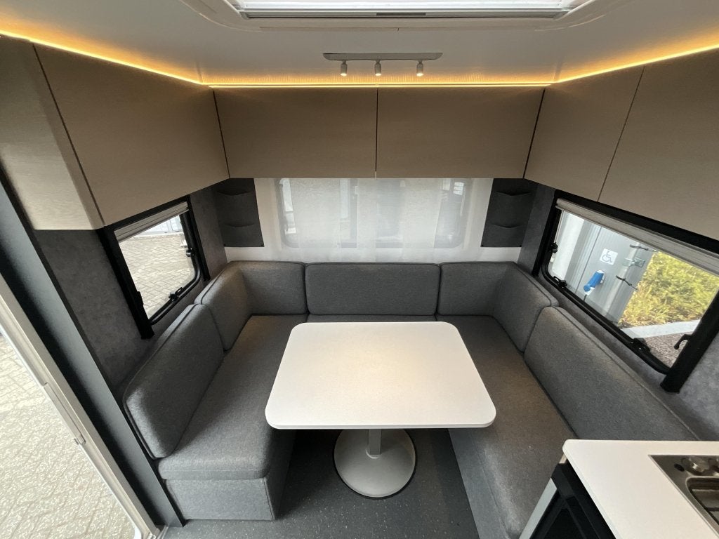 Adria Altea 472 PU THULE-MOVER-VLOERVERW, Rondzit, Bedrijf, Tot en met 4, 1000 - 1250 kg