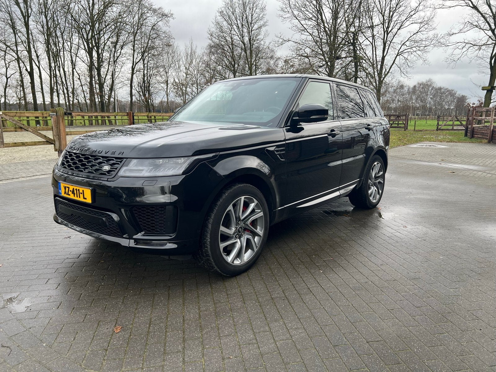 Land Rover Range Rover (sport) 2.0 P400e 404pk Autobiography, Auto's, Automaat, Beige, 2500 kg, Zwart