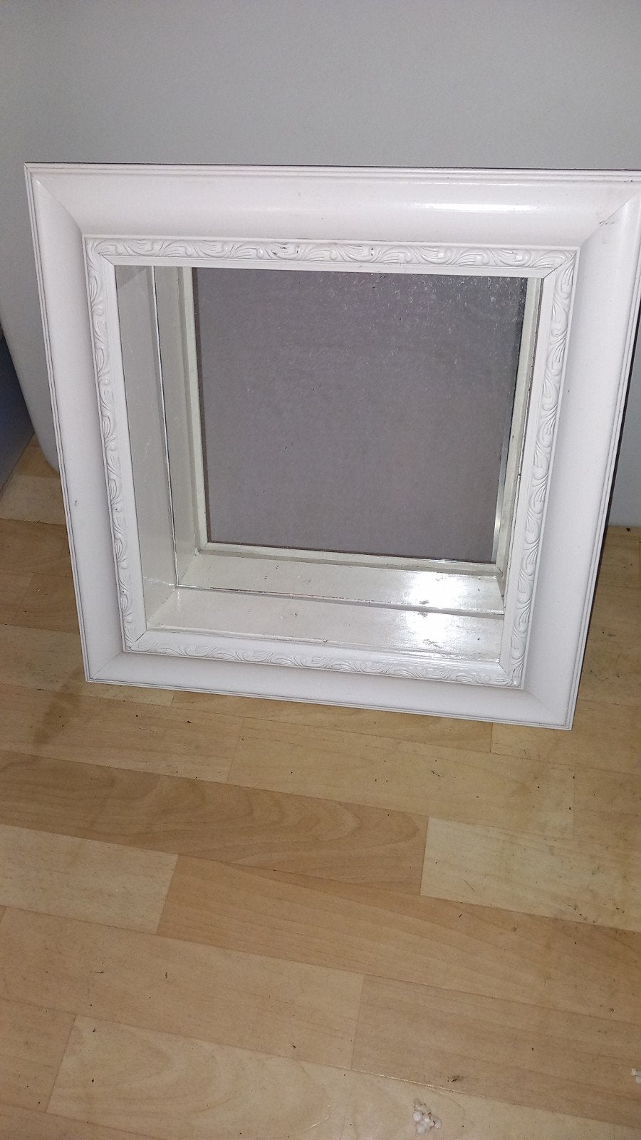 Witte vierkante spiegel met sierlijke lijst, Ophalen of Verzenden, Vierkant, Minder dan 50 cm, Minder dan 100 cm