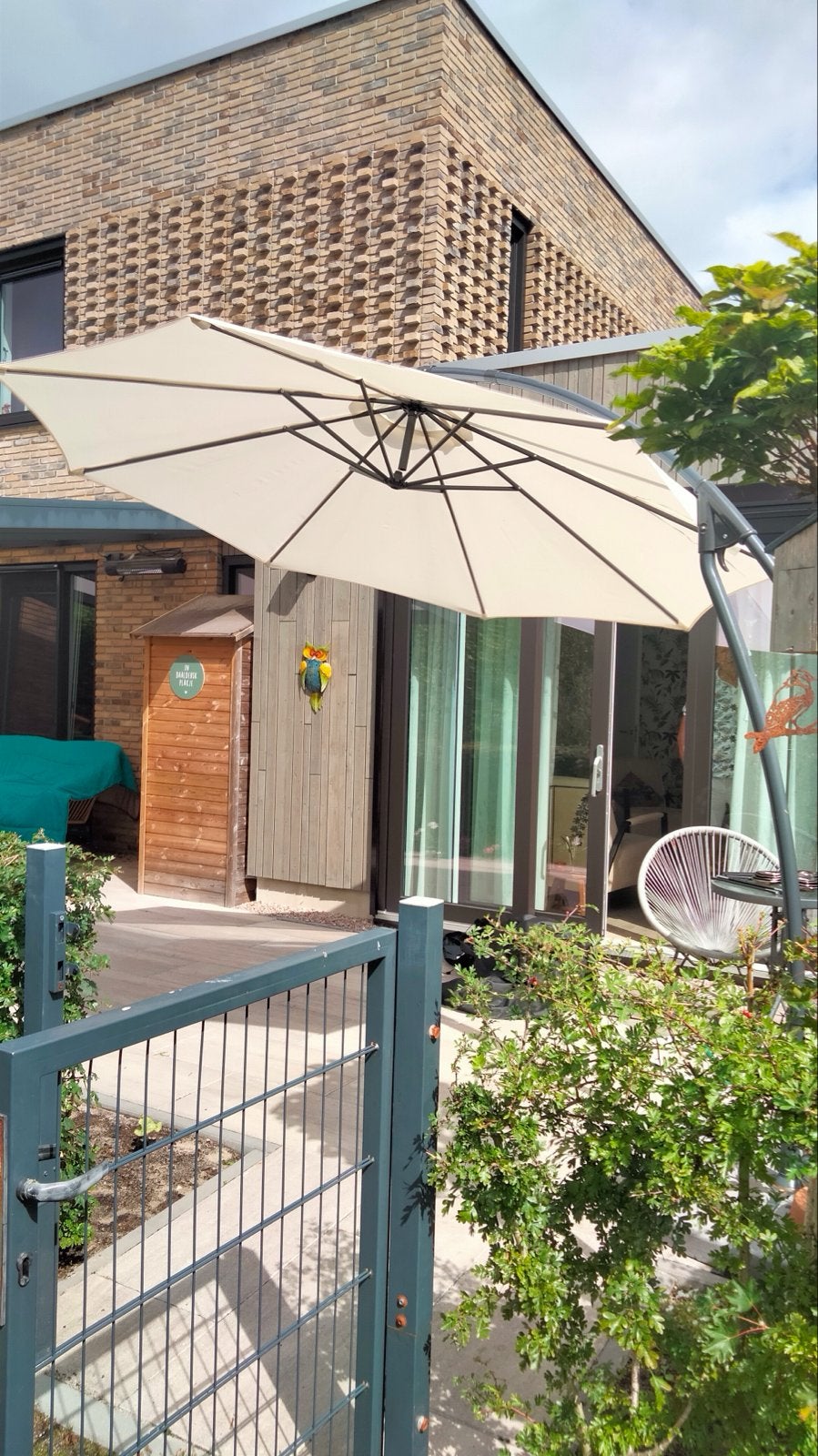 Zweefparasol - Beige - Doorsnee 3 meter - Goede staat, Tuin en Terras, Parasols, Ophalen, Gebruikt, 2 tot 3 meter, Zweefparasol
