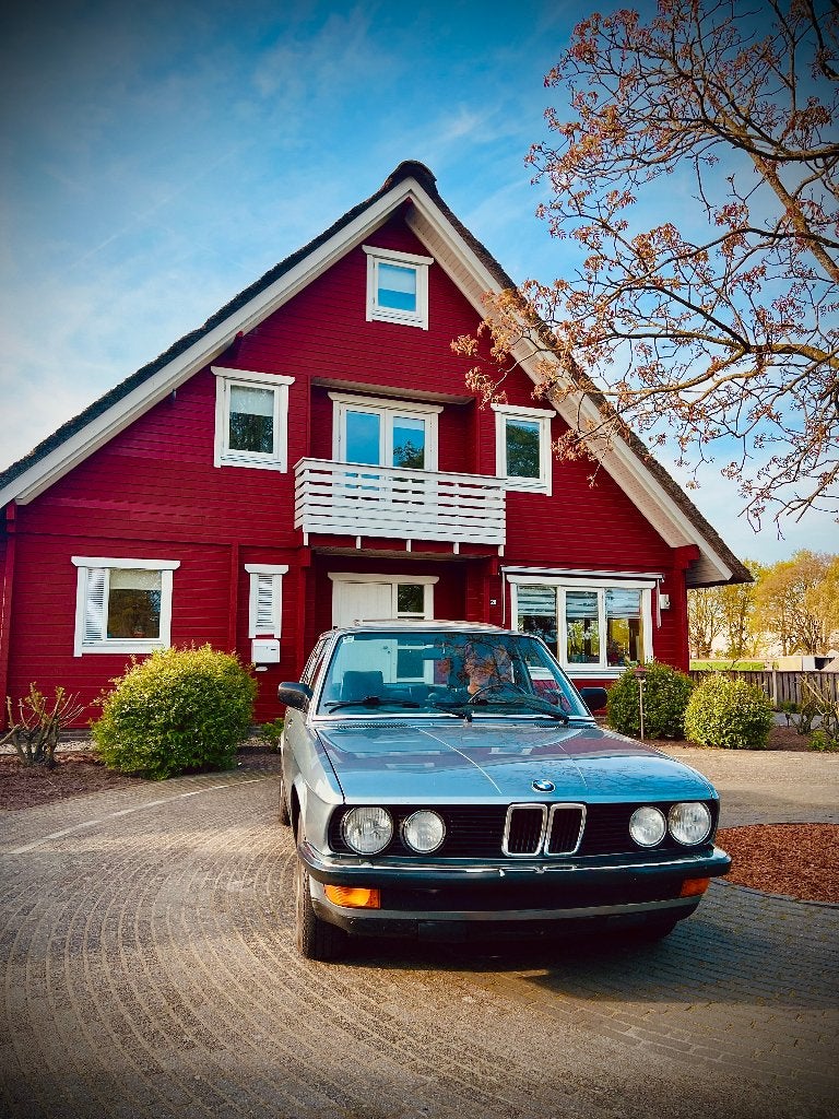 Wegenbelastingvrije BMW 525i E28 Automaat op LPG – 130.000km, Auto's, Automaat, Achterwielaandrijving, Zwart, 2494 cc