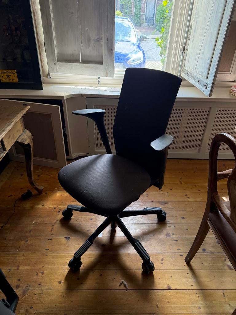 2x HAG Inbalance bureaustoelen - Ergonomisch, Ophalen, Zwart, Zo goed als nieuw, Bureaustoel