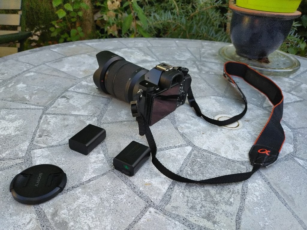 Foto 5 van Sony Alpha a7 full frame mirrorless camera met zoomlens