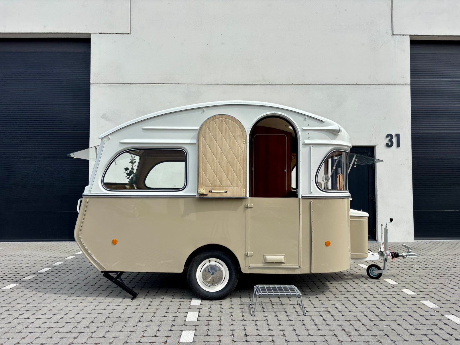 PRACHTIG GERESTAUREERDE CONSTRUCTAM TE KOOP, Caravans en Kamperen, Caravans, Tot en met 2, Particulier, 500 - 750 kg, Rondzit