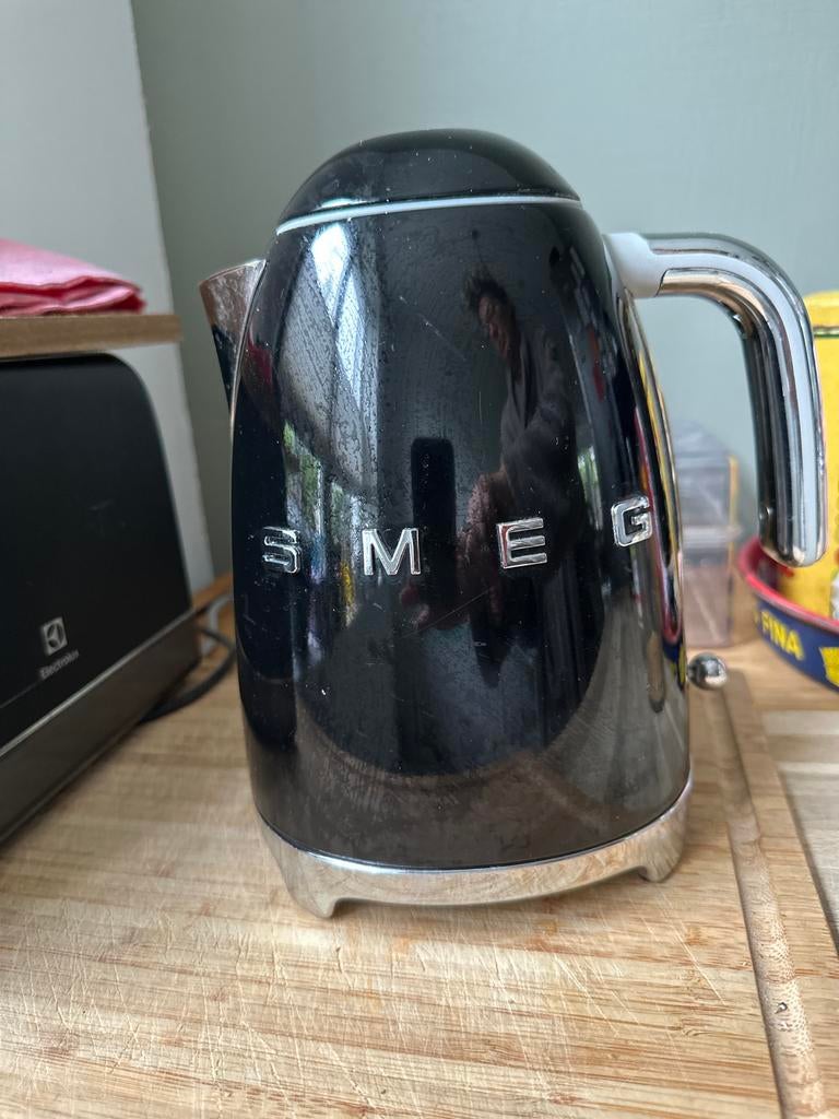 Smeg waterkoker 1,5L zwart glanzend - Gebruikt, 1 tot 2 liter, Ophalen of Verzenden, Gebruikt
