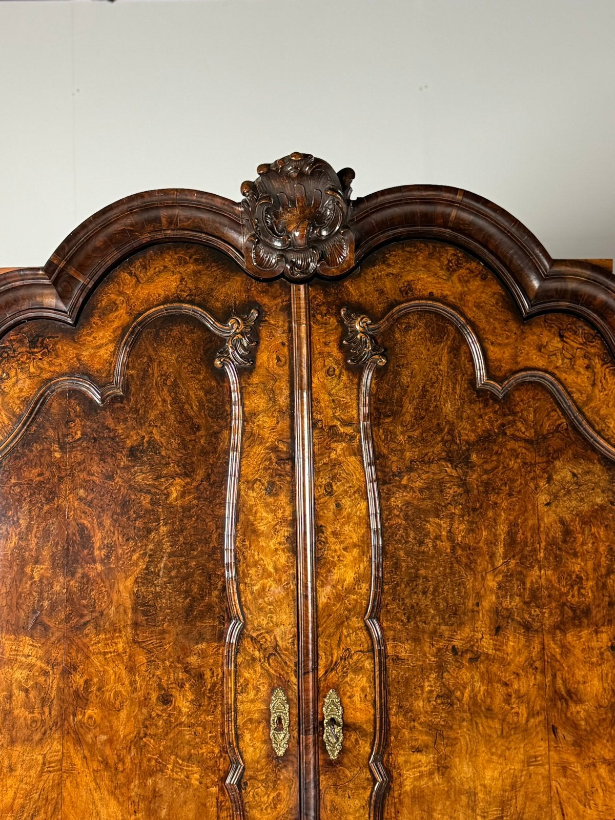 Wortelnoten kabinet ca. 1740, Ophalen