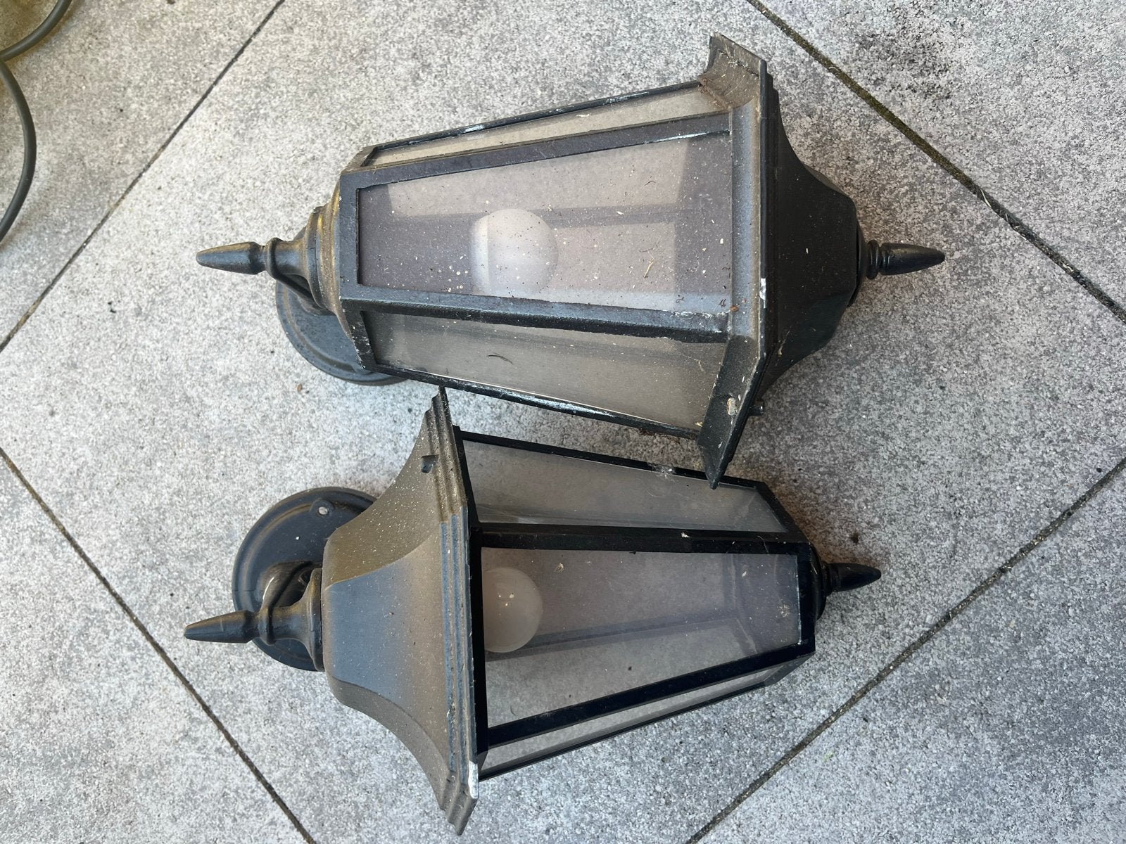 Twee klassieke zwarte wandlampen voor buiten, Tuin en Terras, Ophalen, Gebruikt, Minder dan 50 watt, Wandlamp