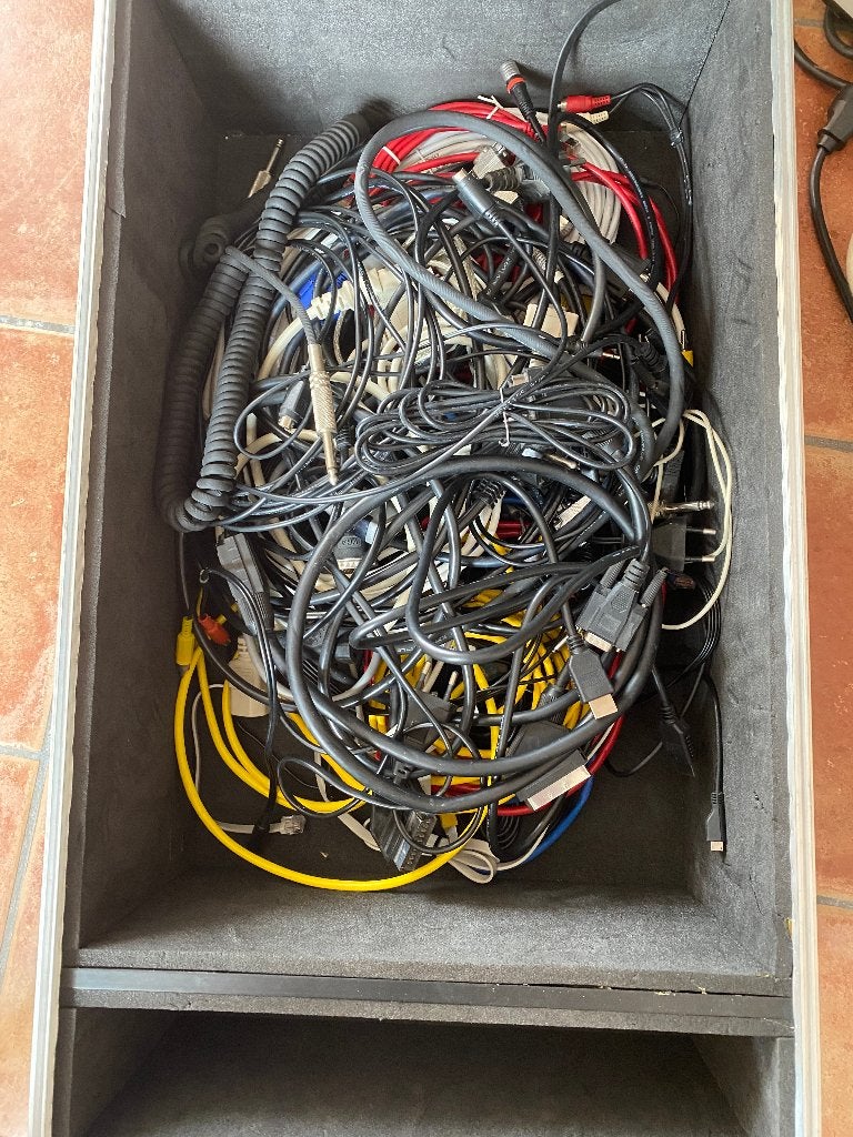 flightcase met kabels, Ophalen, Zo goed als nieuw, Apparatuur
