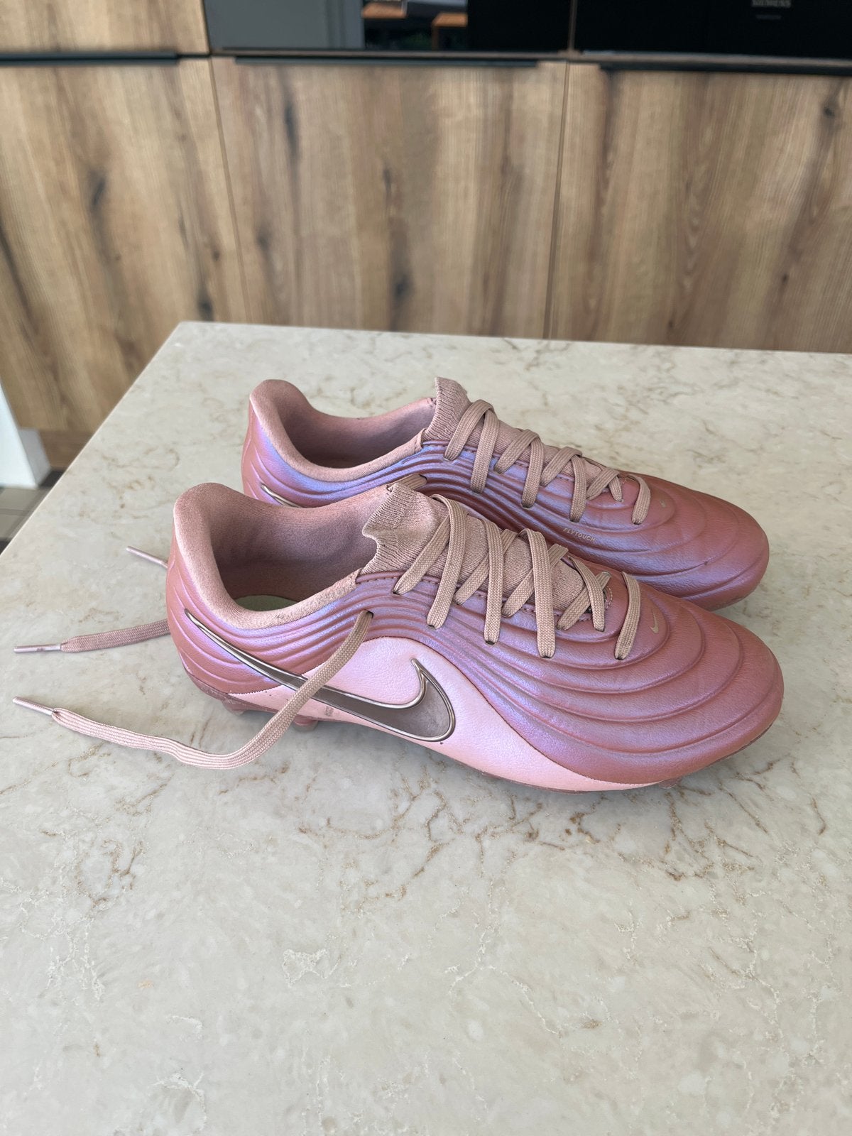 Roze Nike voetbalschoenen - maat 35.5, Maat XS of kleiner, Ophalen, Gebruikt, Schoenen