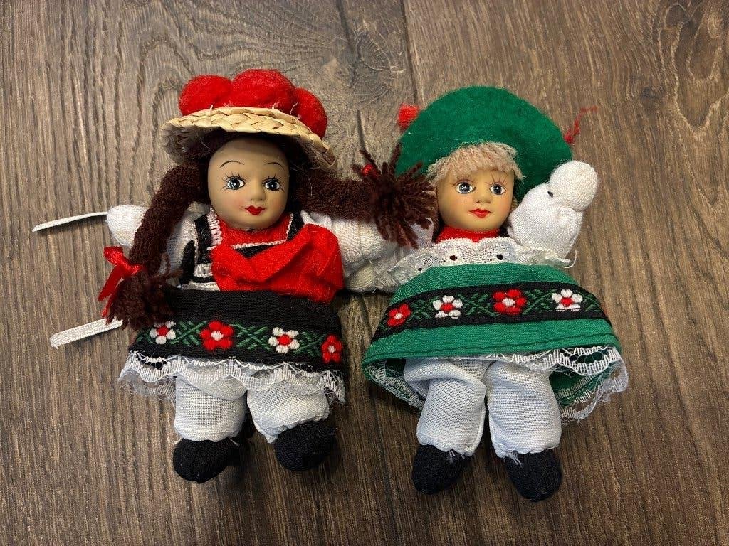 Twee leuke handgemaakte Hongaarse poppetjes – vintage, Ophalen of Verzenden, Zo goed als nieuw