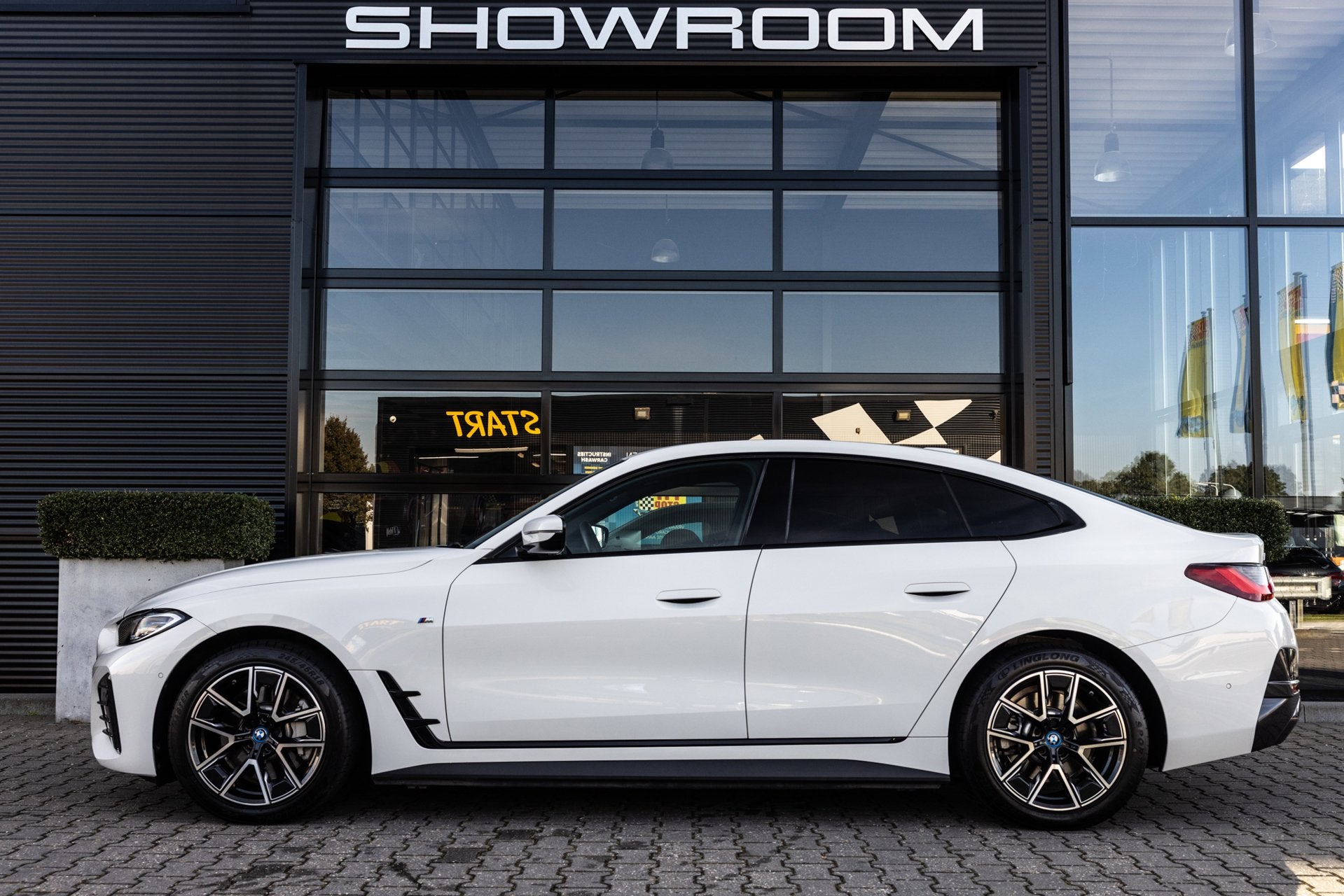 BMW I4 EDrive40 84 kWh, M-Sport, Adaptive Cruise, BTW Dealer, Auto's, Dealer onderhouden, Achterwielaandrijving, Gebruikt, Zwart