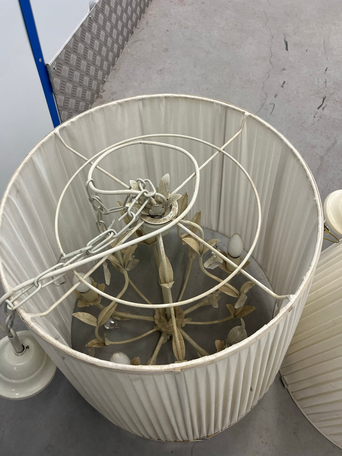 Set van 2 Vintage Lifestyle Kroonluchters met Stoffen Kappen, Ophalen of Verzenden, Gebruikt, Metaal, 75 cm of meer