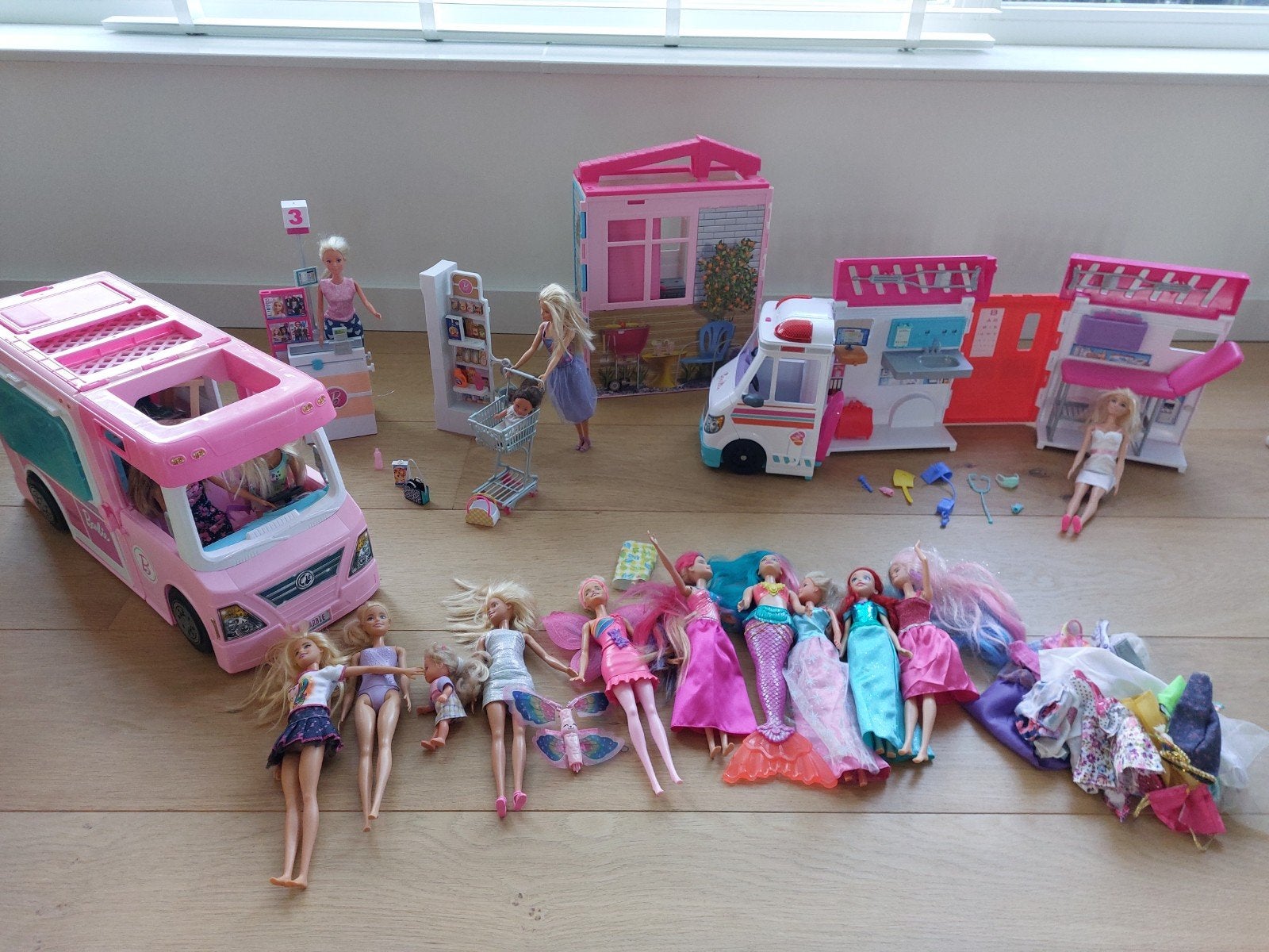BARBIE: camper, huis, ambulance, winkel, Ophalen, Meisje