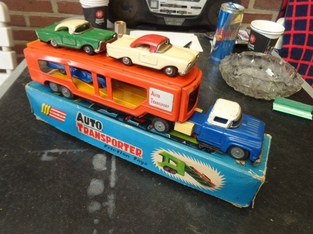 SSS autotransporter truck Japan met doos, Verzenden