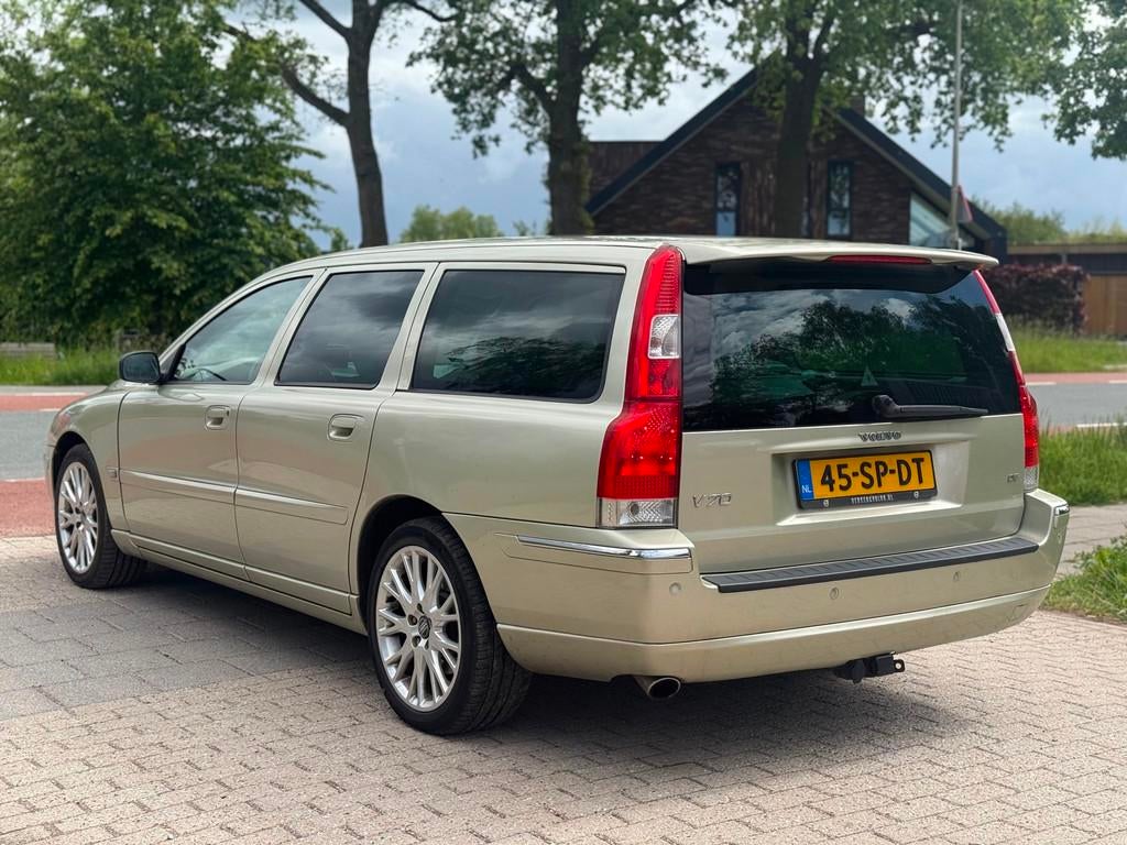 Volvo V70 2.4 D5 Summum AUTOMAAT AIRCO CRUISE PSENSOR LEDER, Diesel, 2401 cc, Euro 4, Onderhoudsboekje