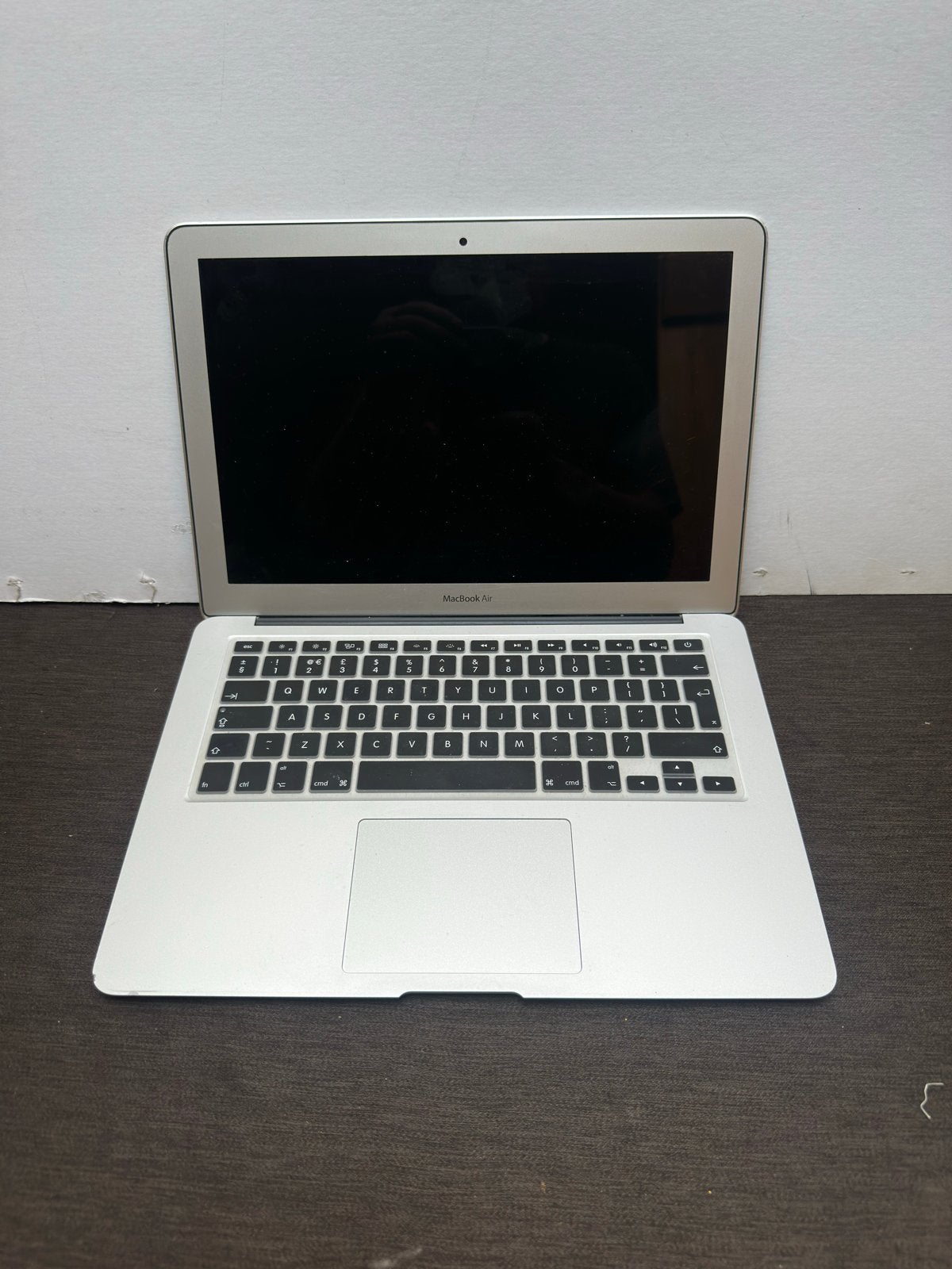 Foto 2 van Apple MacBook Air 2015 - Goede staat (ZONDER OPLADER&KABELS)