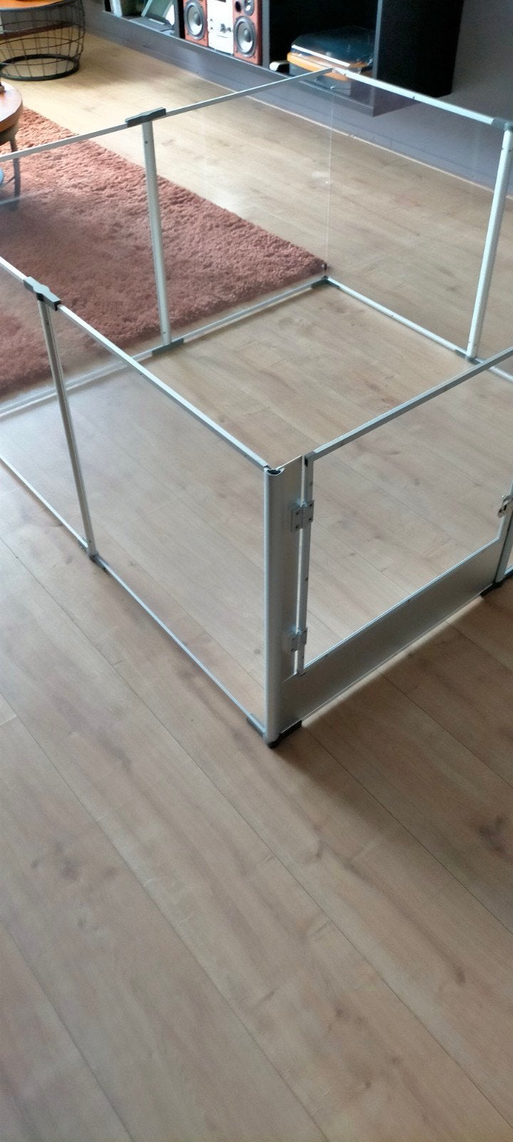 Puppy/kittens bench/ren L.:122cm xBr :122cm xH.:61cm, Dieren en Toebehoren, Ophalen of Verzenden, Zo goed als nieuw