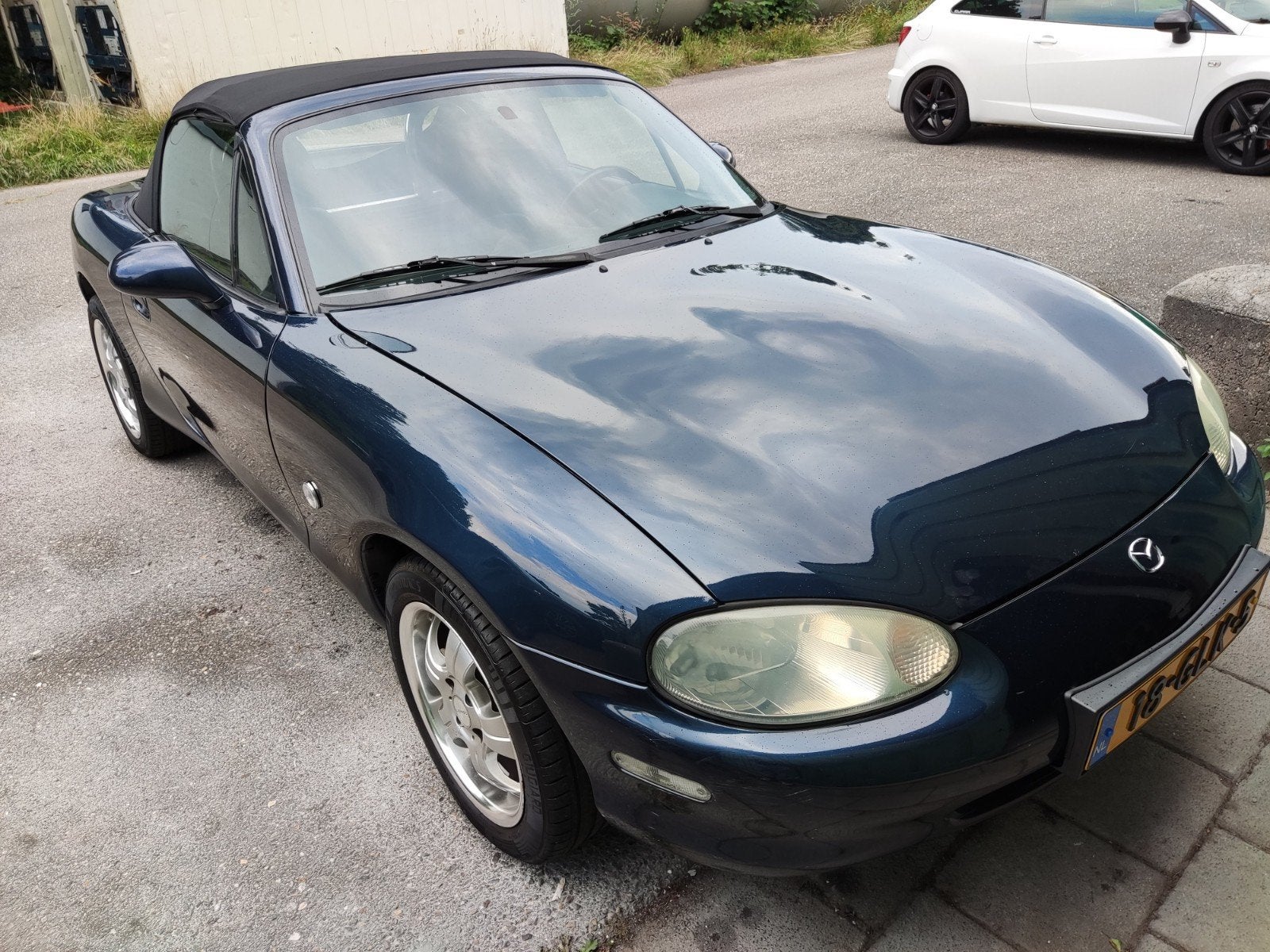 Mazda MX-5 1.8 I 1998 Blauw, opknapper, geen roest, Achterwielaandrijving, 40 €/maand, Zwart, 4 cilinders