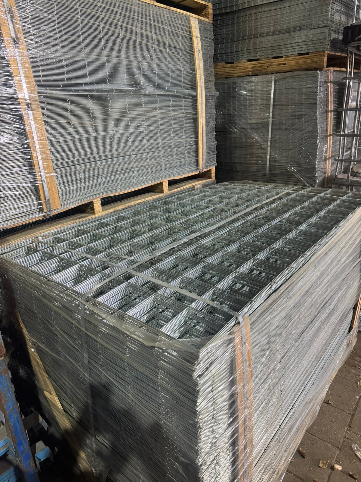 8000 stuks Vloerverwarmingsnetten, Draadstaalmatten Koopje!!, Doe-het-zelf en Verbouw, Ophalen, Zo goed als nieuw