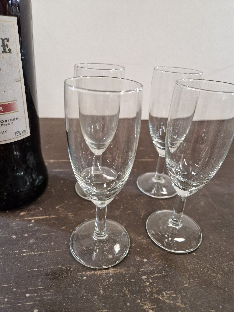 Osborne medium sherry (ongeopend) met 4 glaasjes, Ophalen of Verzenden, Nieuw, Borrel- of Shotglas
