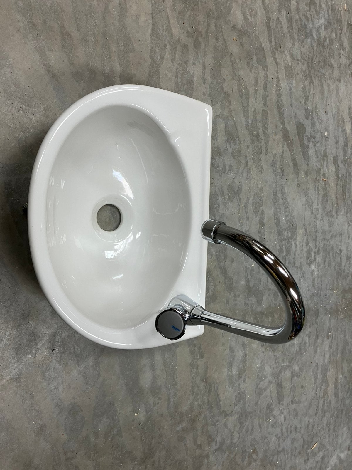 Keramisch fontein met kraan, Ophalen, Zo goed als nieuw, Wastafel