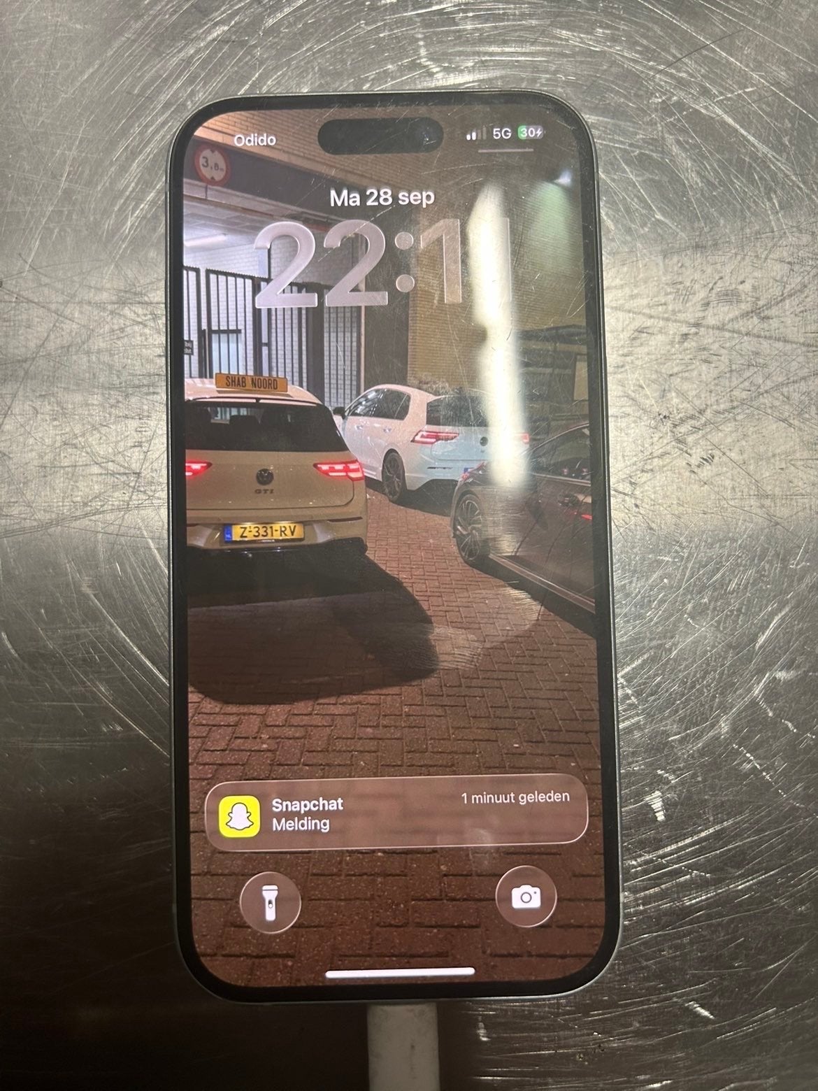 iPhone 15 128GB Zilver - Achterkant gebroken, IPhone 15, Ophalen of Verzenden, 84 %, Zonder simlock
