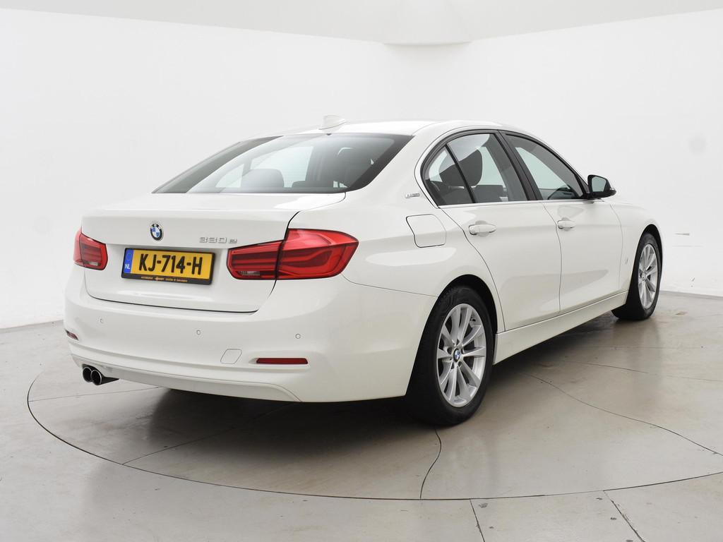 BMW 3-serie 330e 252 PK PLUG-IN HYBRID SEDAN + LED | DAB | S, Auto's, Automaat, Gebruikt, Euro 6, 4 cilinders