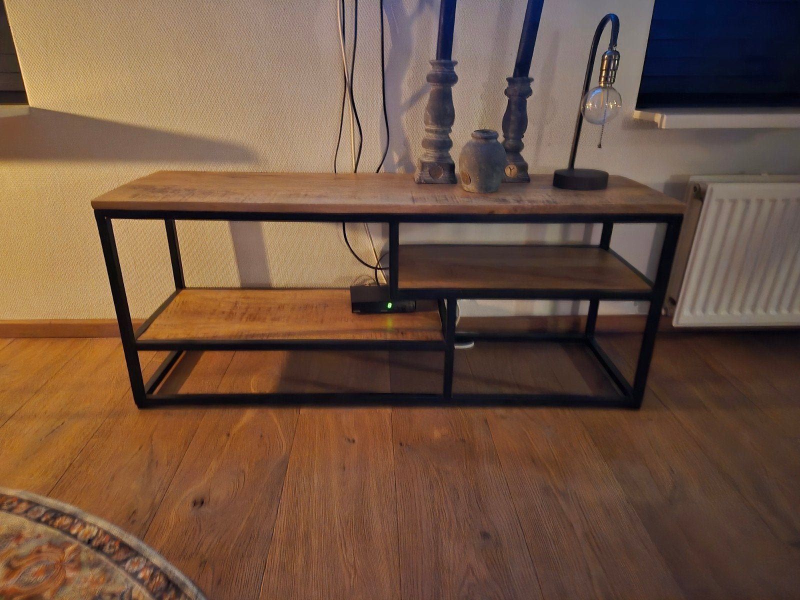Tv meubel, Huis en Inrichting, Ophalen, 100 tot 150 cm, Zo goed als nieuw, Metaal