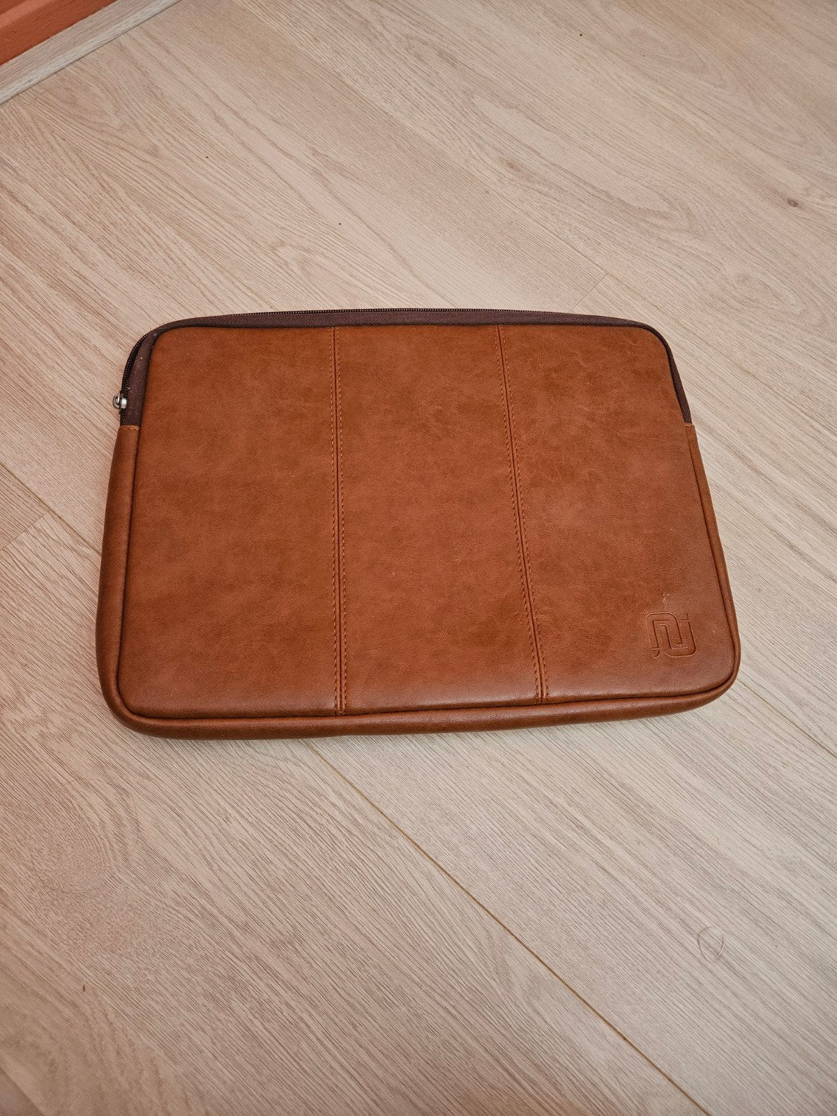 Leren laptophoes bruin - 14 inch, Ophalen of Verzenden, 14 inch, Zo goed als nieuw