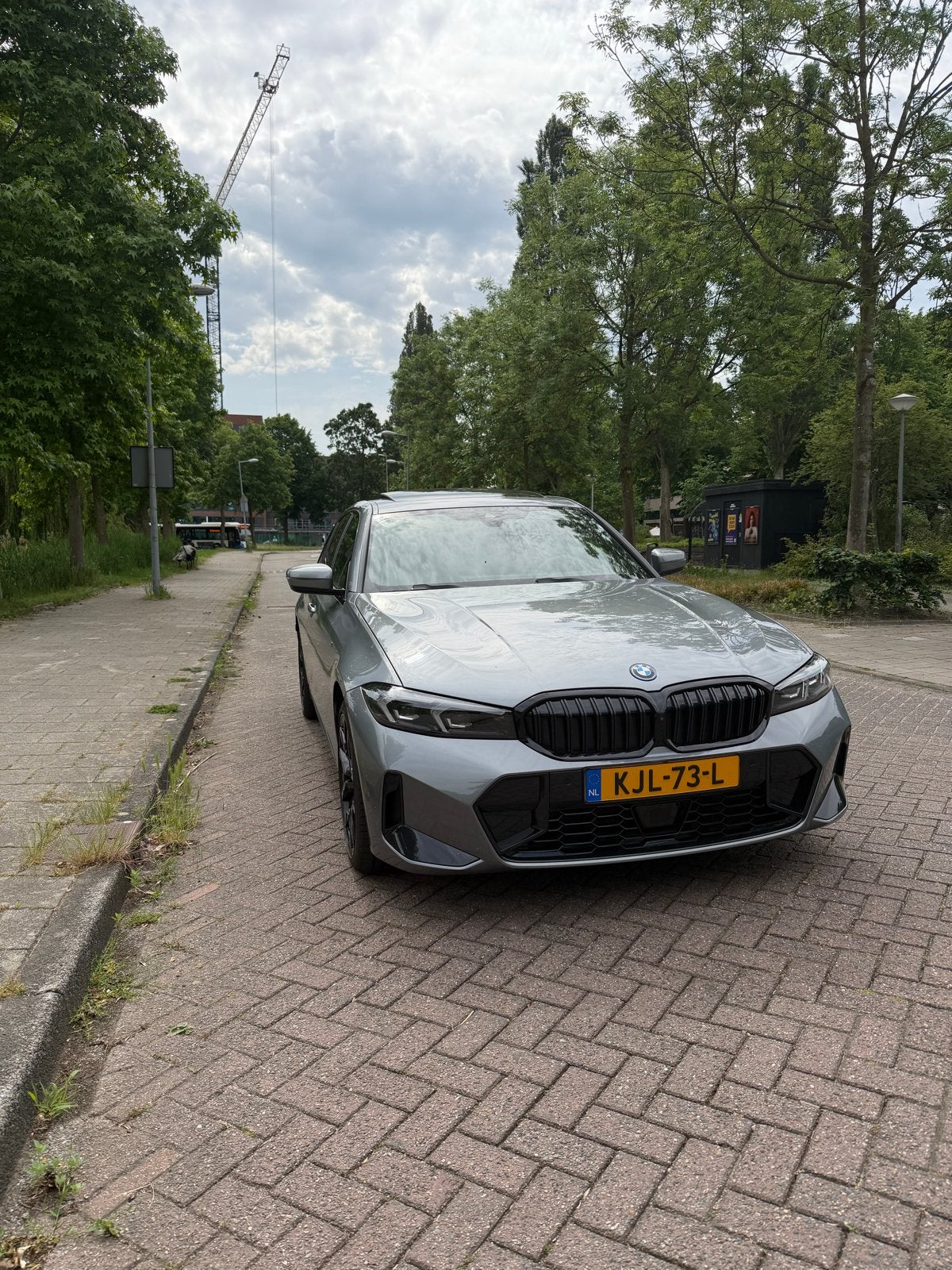BMW 3-Serie M 330e 292pk Xdrive Aut 2025 Grijs M-pakket, Auto's, BMW, 1998 cc, Euro 6, Plug-in hybride, Vierwielaandrijving