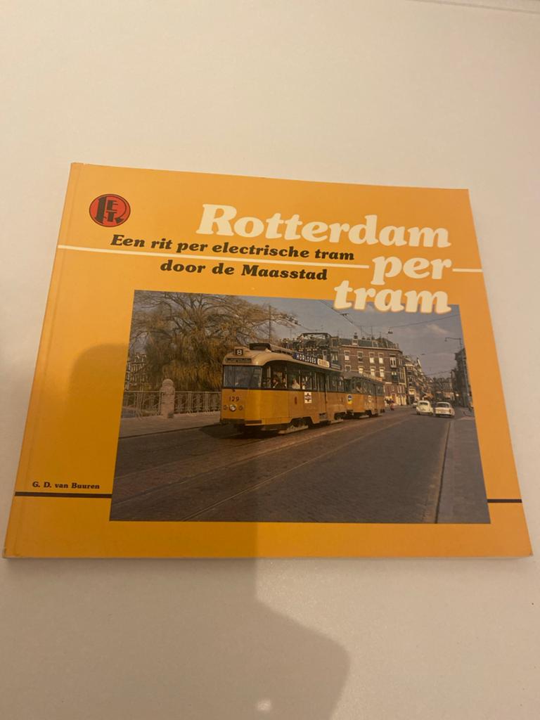 Rotterdam per tram: Een rit per elektrische tram, Boeken, Ophalen of Verzenden, Gelezen, Overige typen