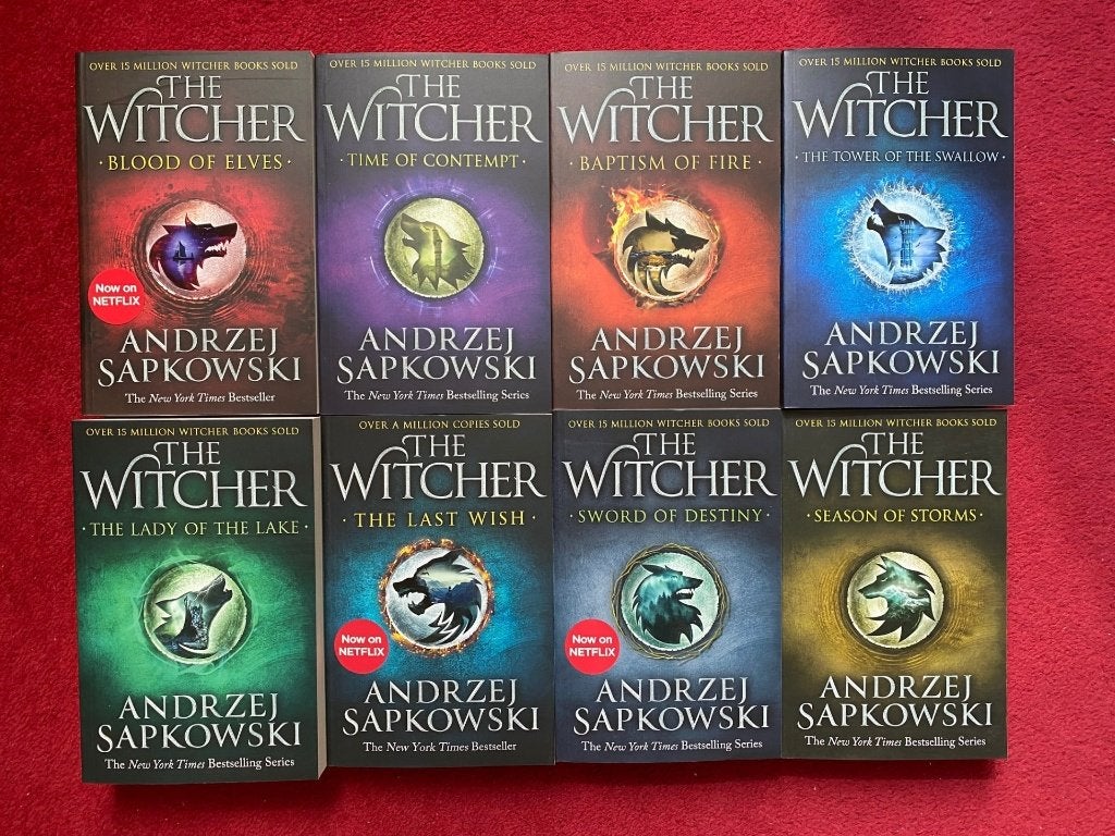 ANDRZEJ SAPKOWSKI DE WITCHER,DE BOX MET DE 8 BOEKEN IN ZO GO, Boeken, Ophalen of Verzenden, Zo goed als nieuw