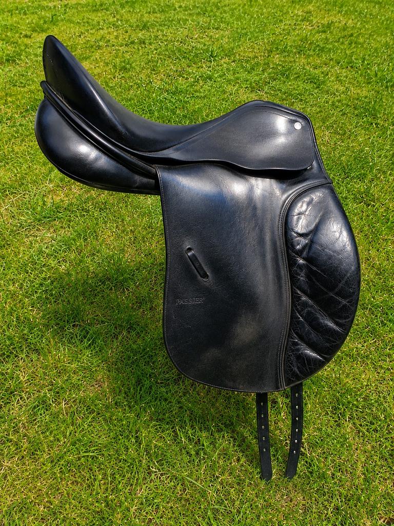 Passier Corona 17 inch dressuurzadel wolgevuld, Dieren en Toebehoren, Ophalen, Gebruikt, Dressuur