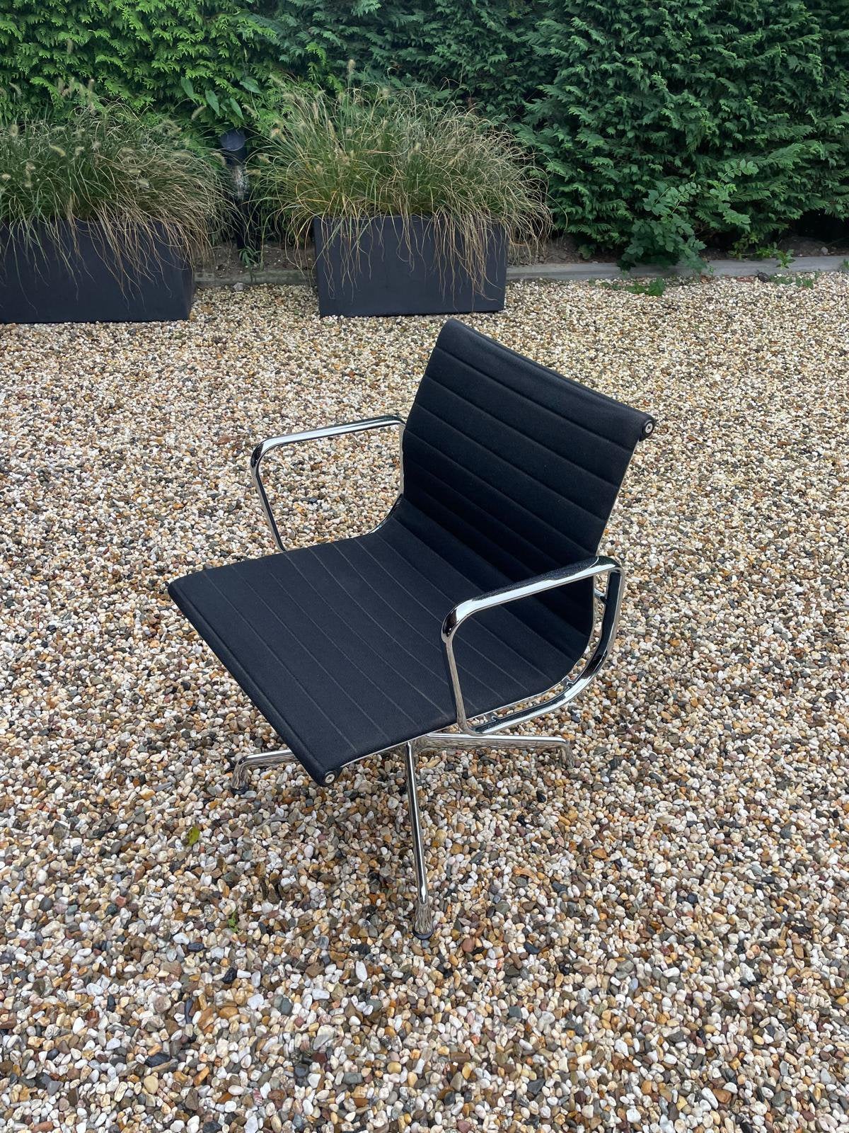 Designer klassieker Originele Vitra Eames stoel, Ophalen, Zo goed als nieuw, Zwart, Eén