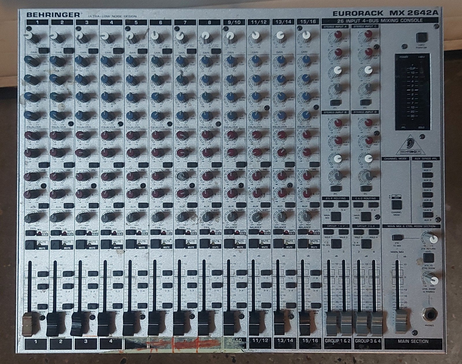 Behringer Eurorack MX 2642A Mengpaneel, Ophalen of Verzenden, Gebruikt, 20 kanalen of meer, Microfooningang