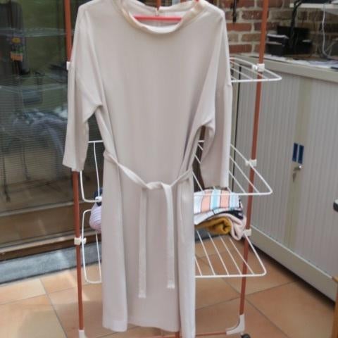 Kleedje beige met riem Fabiana Filippi mt 38-40 (it 42), Maat 38/40 (M), Beige, Nieuw, Ophalen of Verzenden
