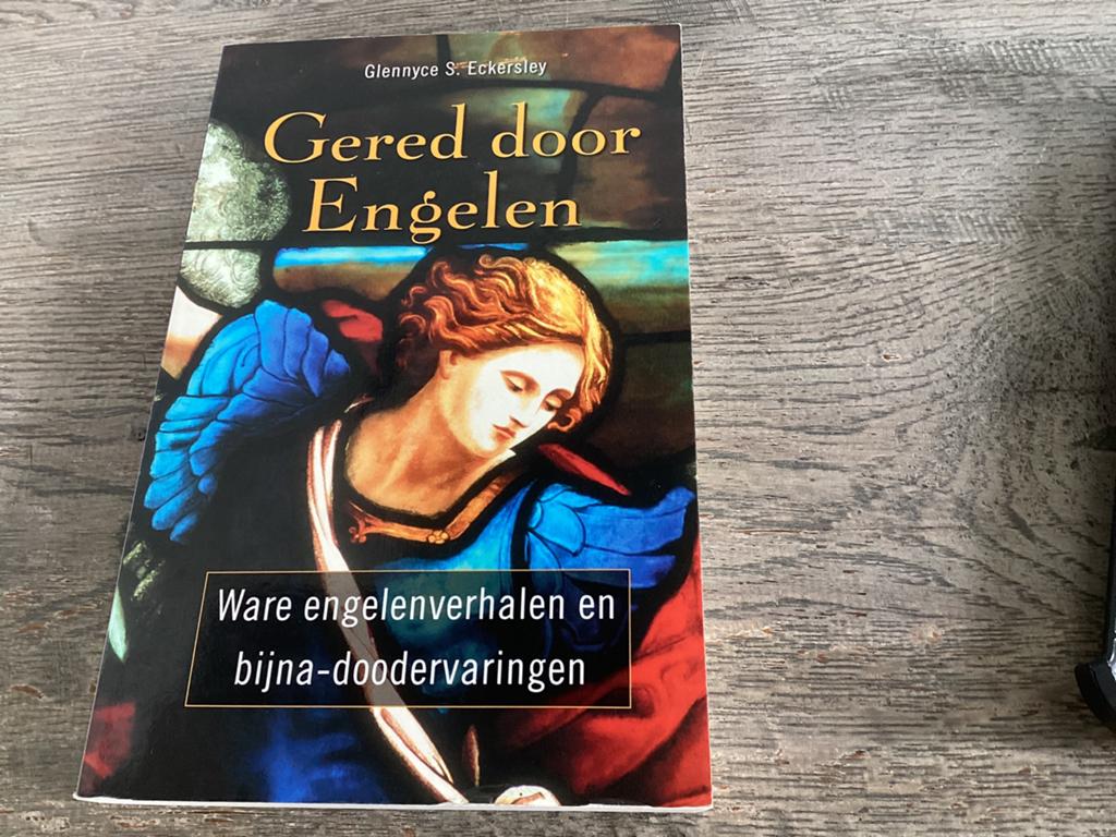 G. Eckersley - Gered door engelen, G. Eckersley, Overige typen, Ophalen of Verzenden, Zo goed als nieuw