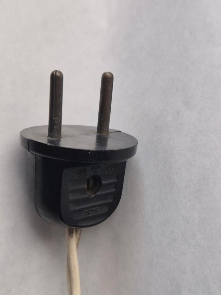 Bakelieten 220V stekker., Ophalen of Verzenden