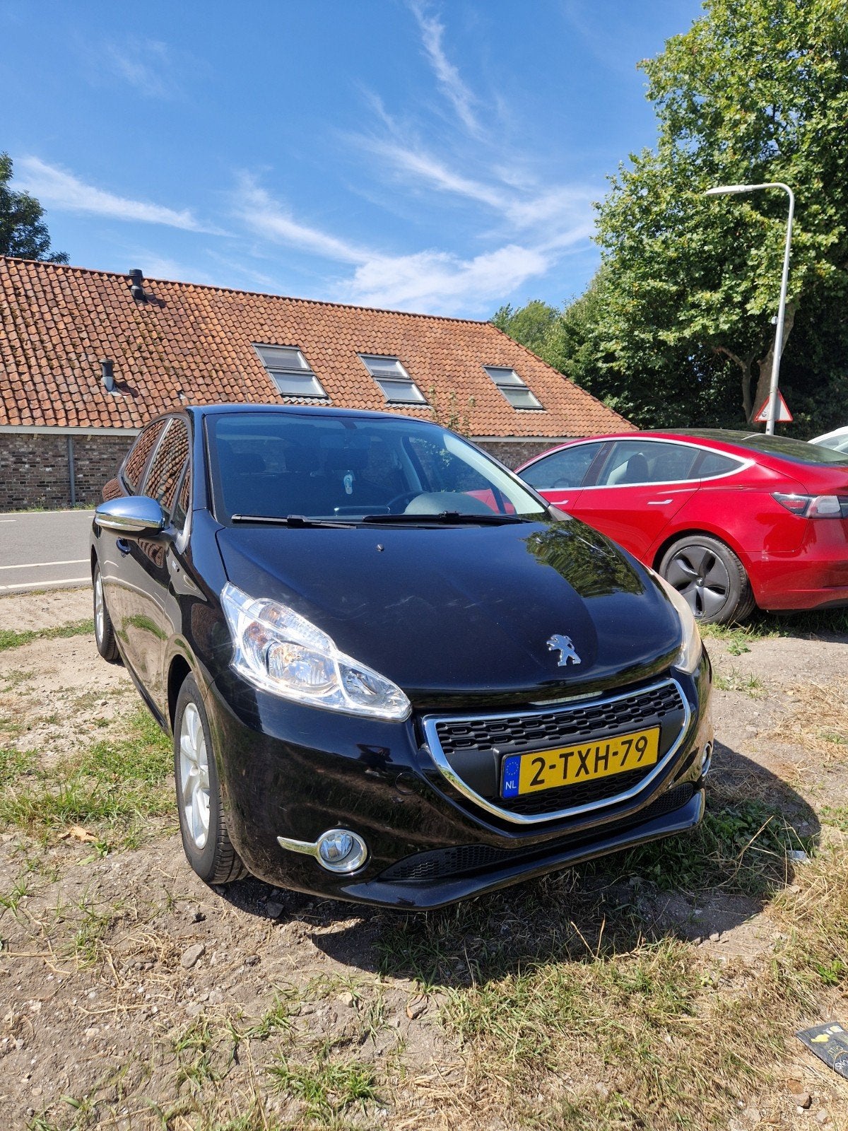 Peugeot 208 1.2 VTI 60KW/82PK 5-D 2014 Zwart, Auto's, Voorwielaandrijving, 31 €/maand, 1199 cc, Zwart