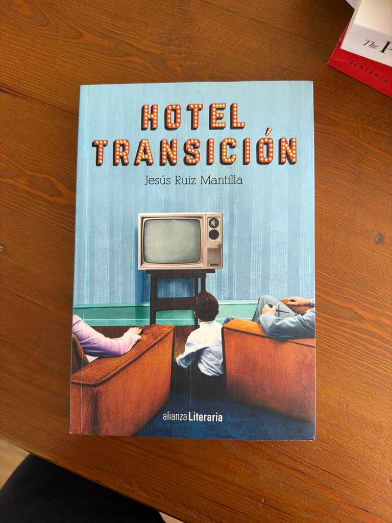 Hotel Transición - Jesús Ruiz Mantilla, Boeken, Romans, Gelezen, Europa overig, Ophalen