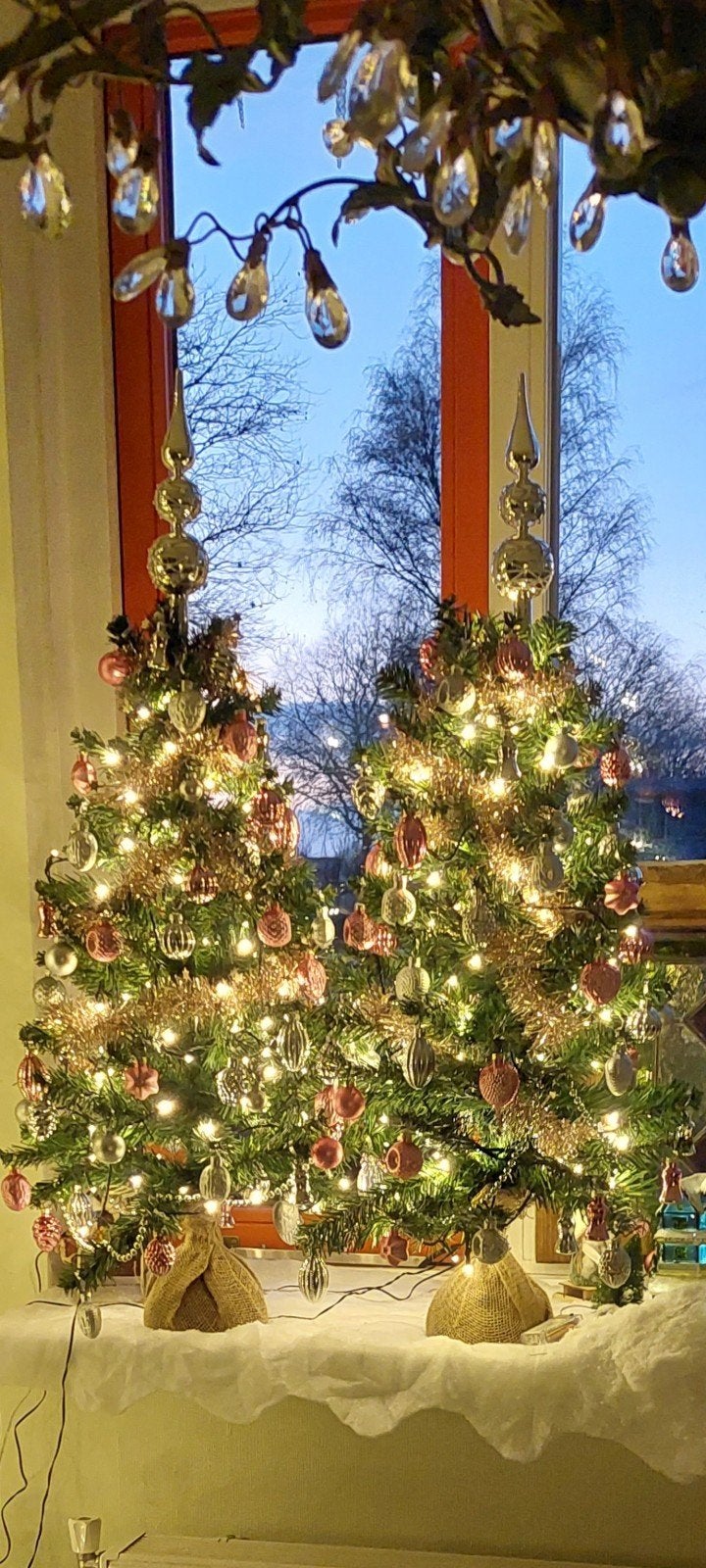 2 prachtige complete kerstbomen 110 hg.
2 Complete Kerstboom, Diversen, Ophalen, Zo goed als nieuw